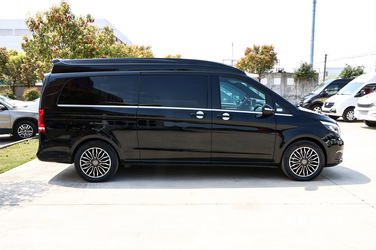 雅升61雅赫棕豪华商务车